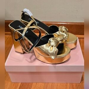 Women's Daisy Platform Sandals Size 10 Gold Brand New in Box Gorgeous Shoes